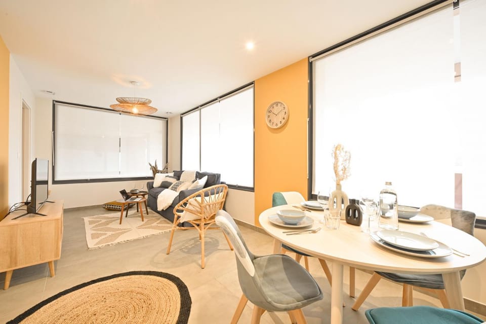 Living room, Seating area, Dining area