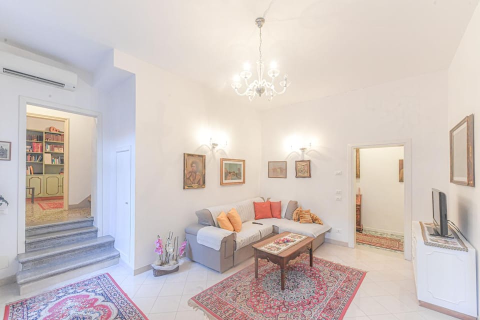 Day, Living room, Seating area
