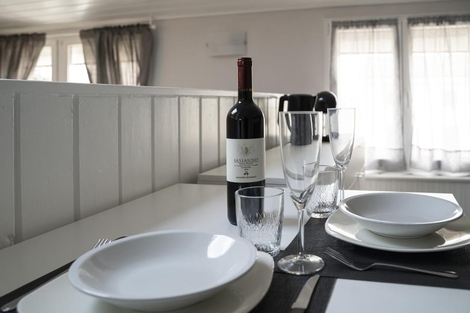 Dining area, Lunch