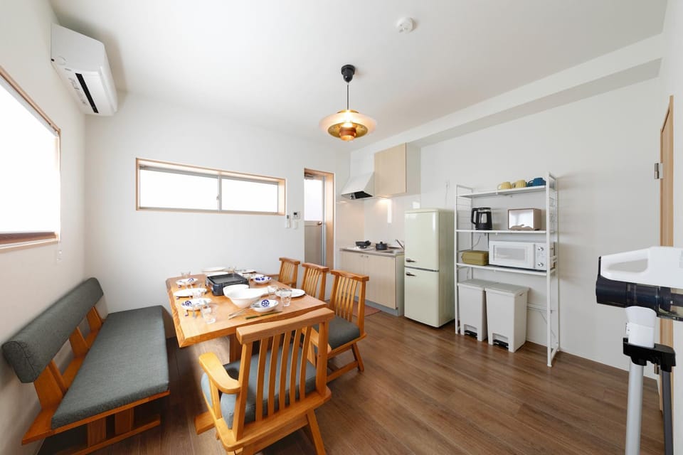 Kitchen or kitchenette, Dining area, minibar, stove