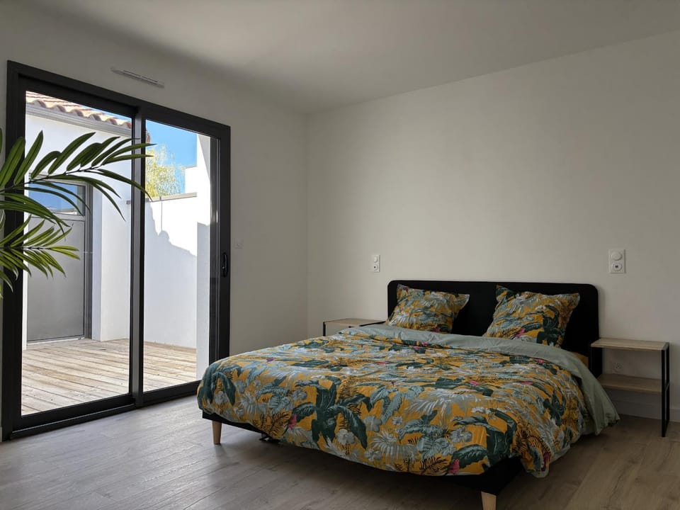 Bed, Bedroom