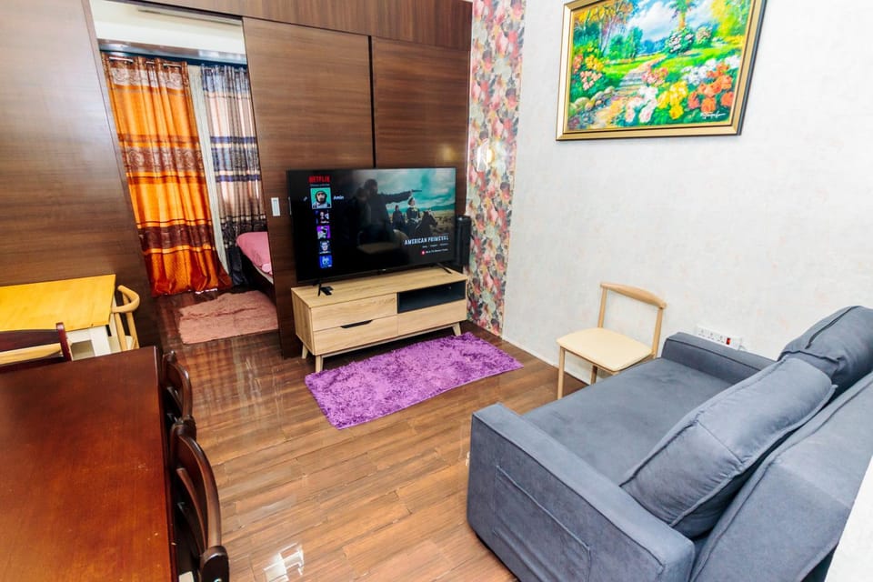 Communal lounge/ TV room, TV and multimedia, Living room, Seating area, Evening entertainment