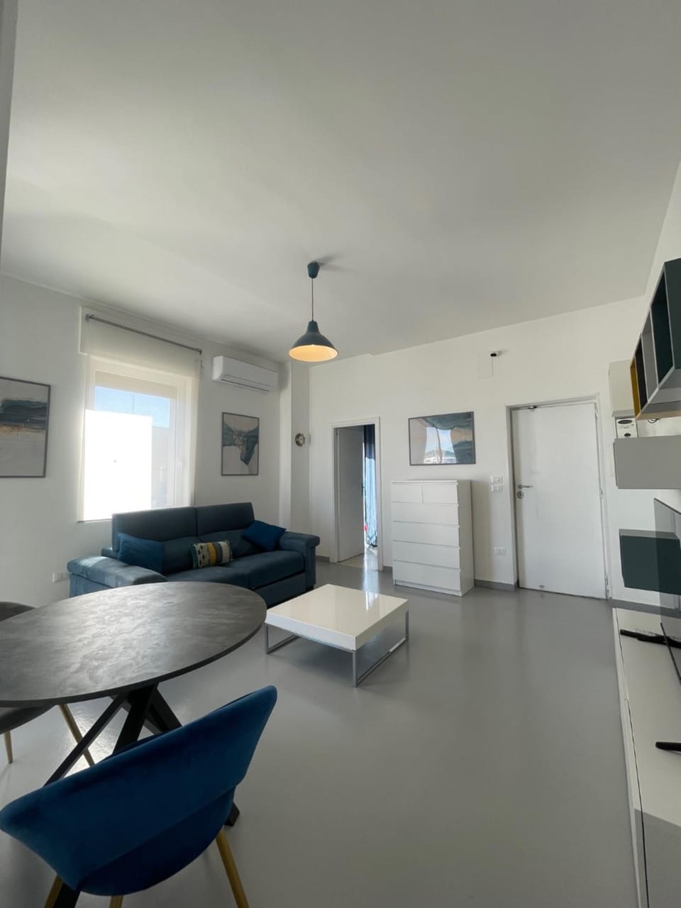 TV and multimedia, Photo of the whole room, Seating area, Dining area