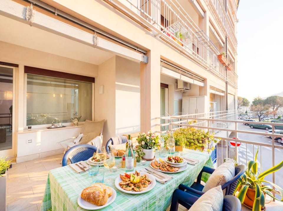 Patio, View (from property/room), Balcony/Terrace, Dining area, Food, Continental breakfast, Lunch