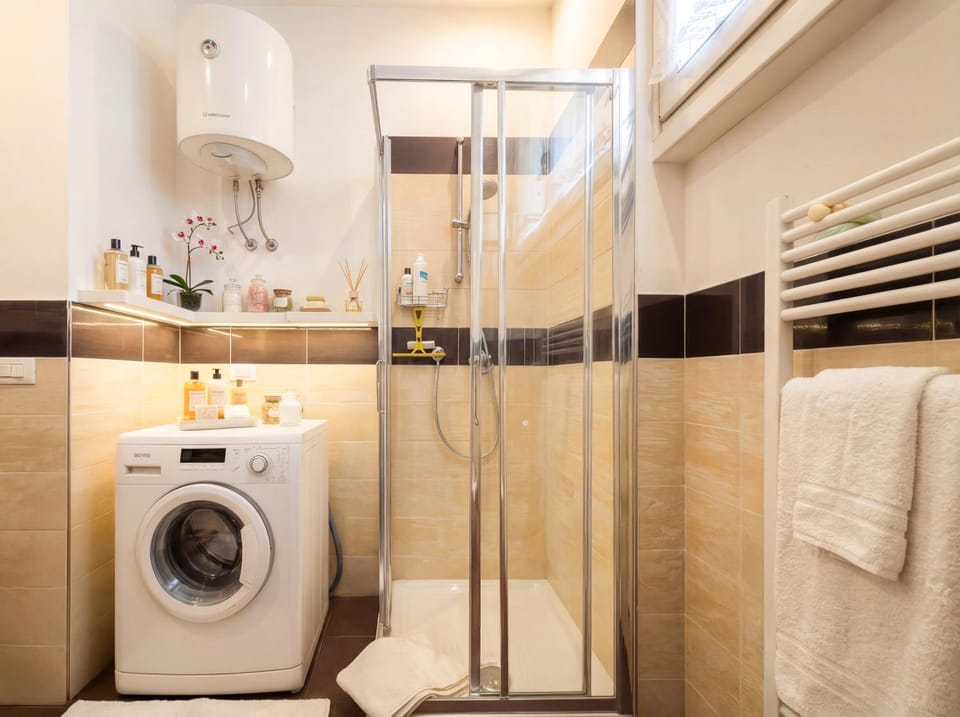 Shower, Bathroom, towels, washing machine