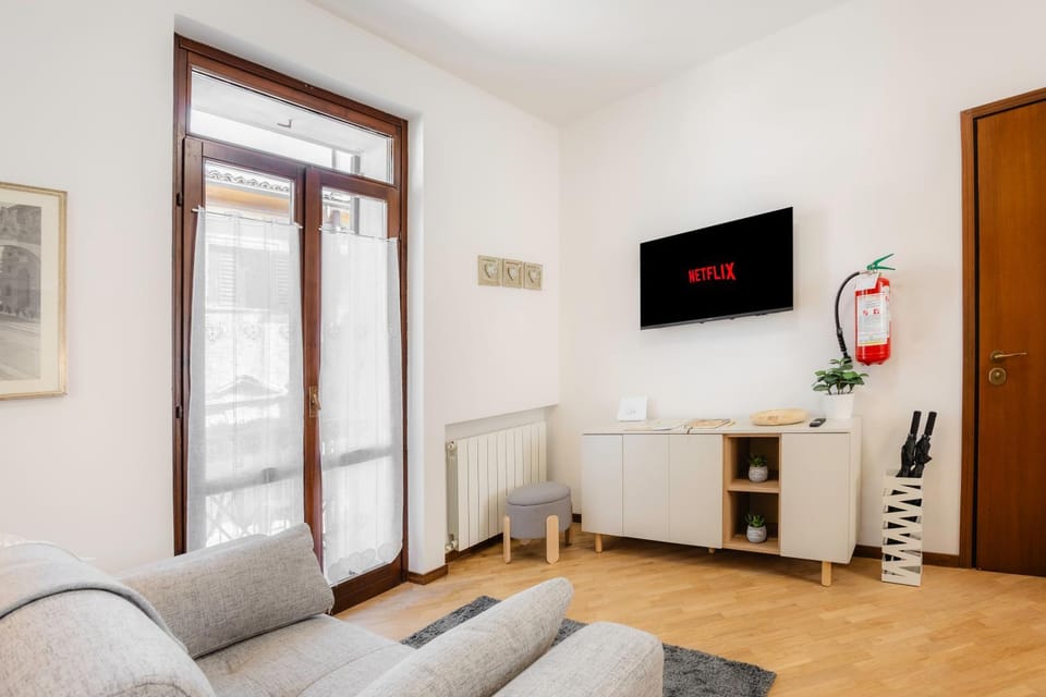 Communal lounge/ TV room, TV and multimedia, Living room, Seating area, Evening entertainment