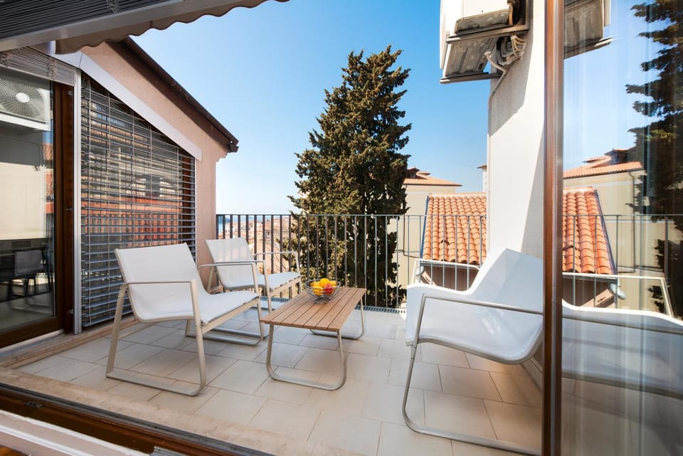 Bellevue - two bedroom apartment with terrace and private garage Apartment in Rovinj