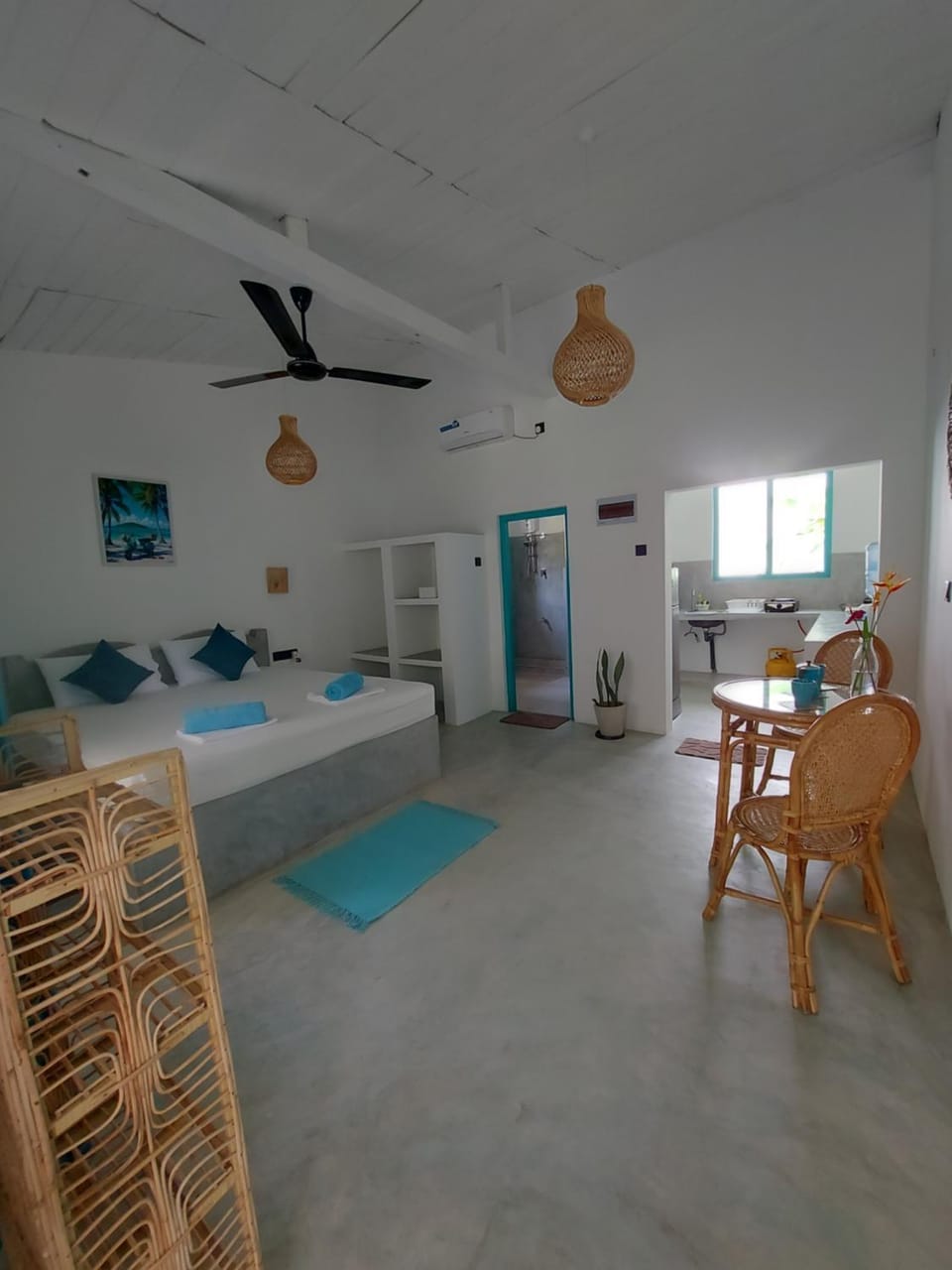 Bed, Photo of the whole room, Dining area