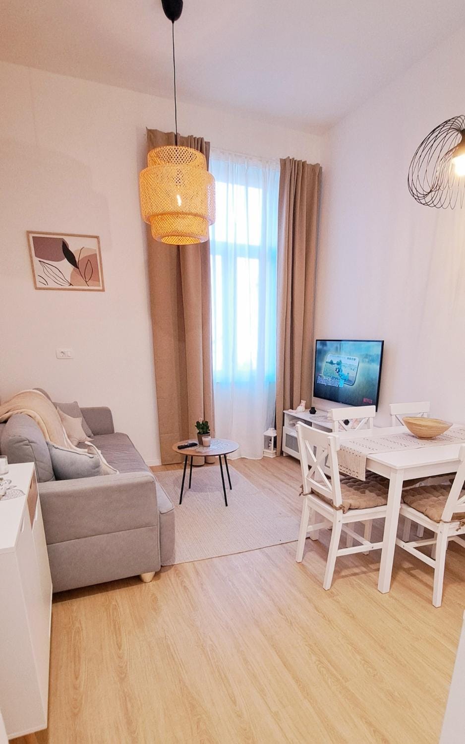 Bed, TV and multimedia, Living room, Seating area, Dining area
