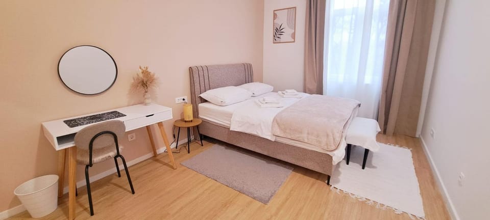 Bed, Bedroom, towels, wardrobe
