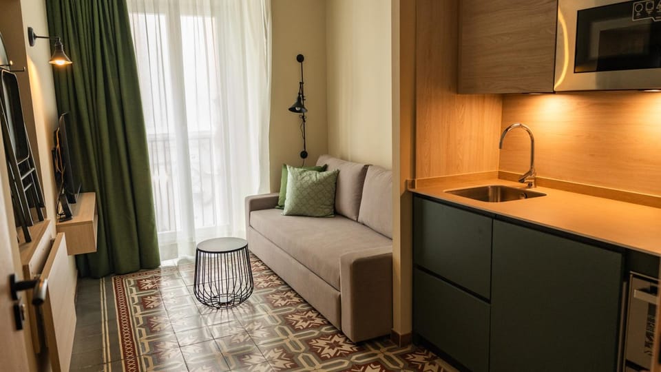 Kitchen or kitchenette, Living room
