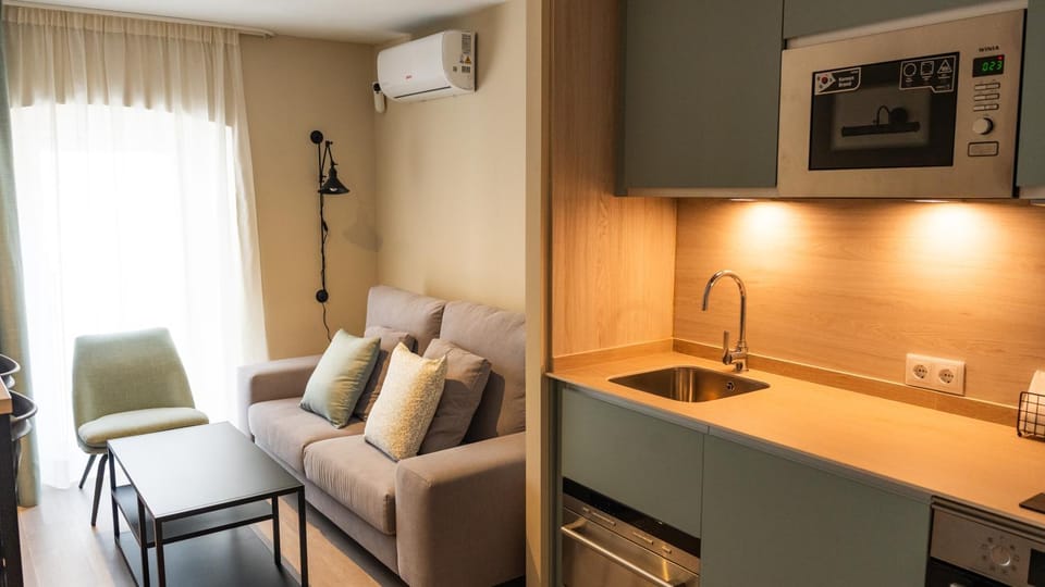Kitchen or kitchenette, Living room