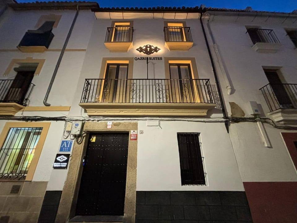 Property building, Facade/entrance, Night