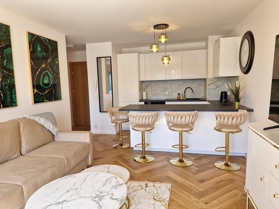 Kitchen or kitchenette, Living room, Seating area, Dining area, minibar, stove