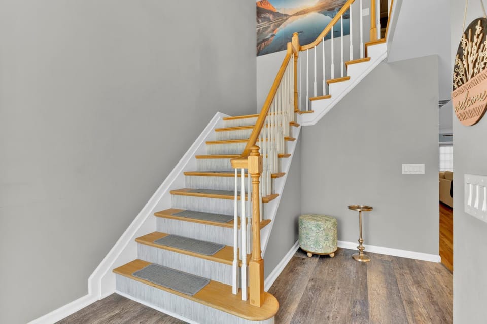The Seabreeze Haven- Luxury 3BR Coastal Retreat - Near Beach & Free Parking House in Middletown