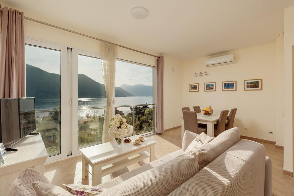 Baywatch Boka - Sun-filled Sea View Apartment in Dobrota