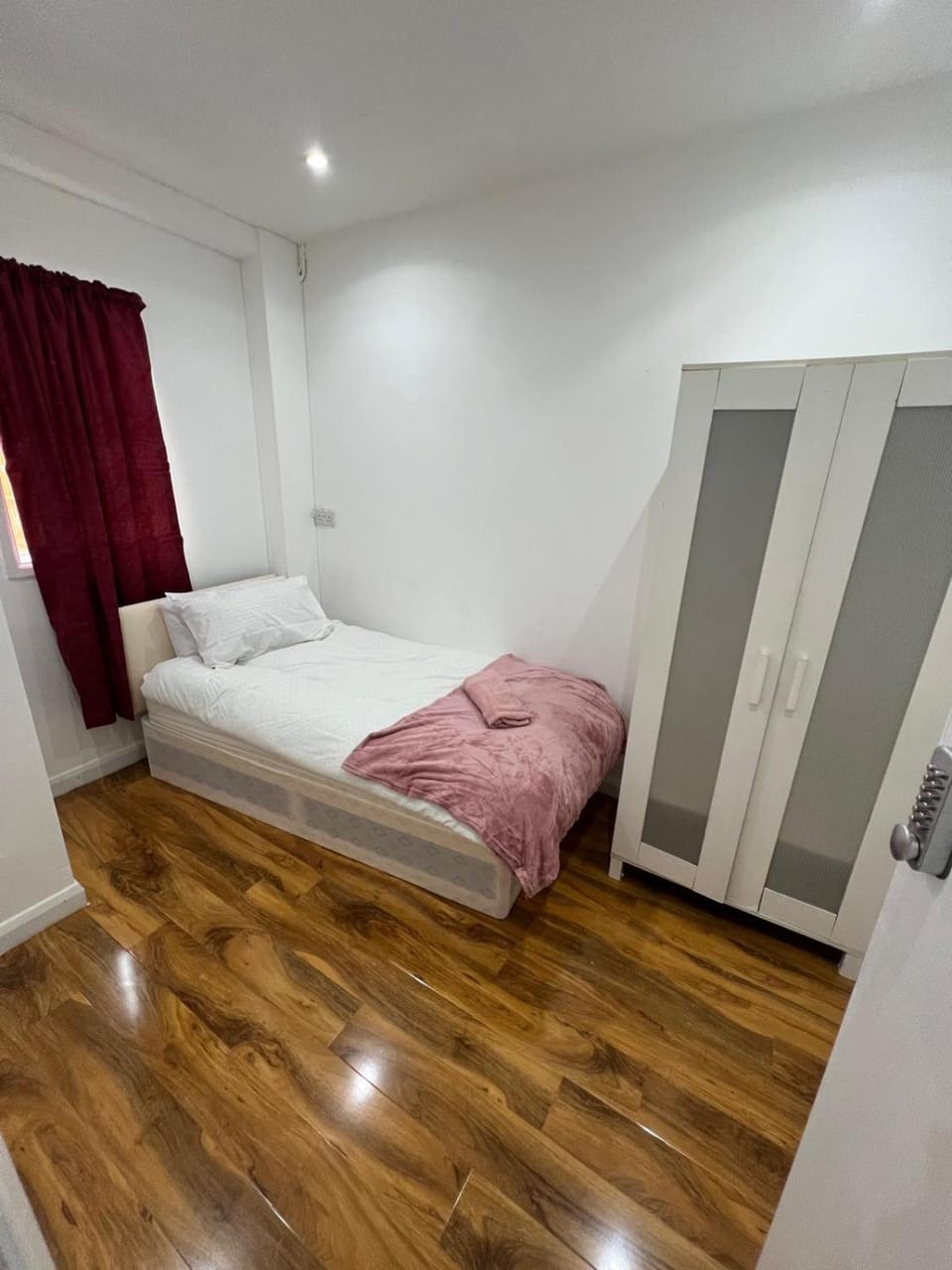 Good Priced Accommodation in East Acton Bed and Breakfast in London
