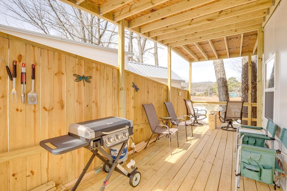 8 Mi to Cathedral Caverns: Tiny Home Hideaway House in Alabama