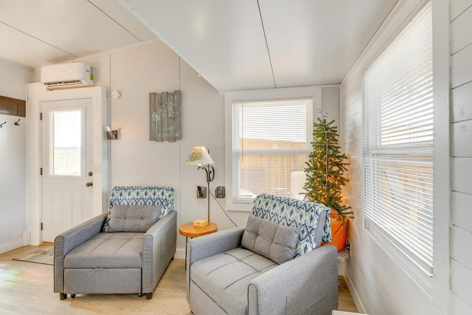 8 Mi to Cathedral Caverns: Tiny Home Hideaway House in Alabama