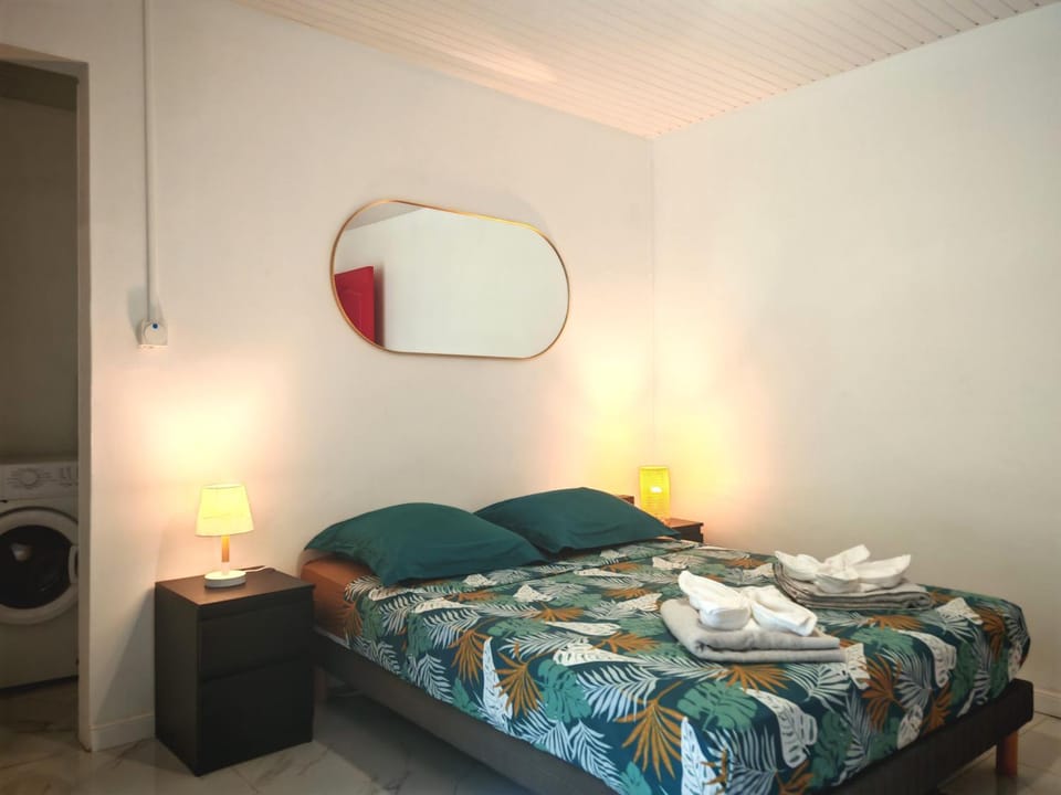 Bed, Photo of the whole room, Bedroom, towels, air conditioner