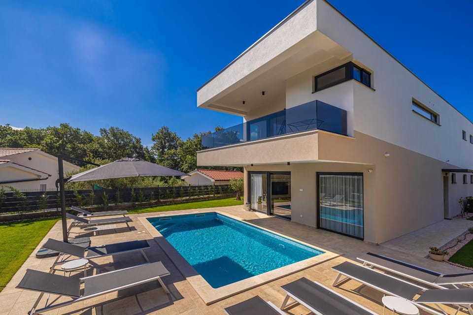 Property building, Swimming pool