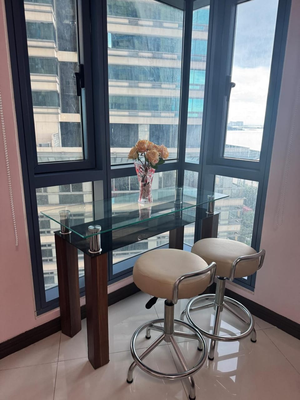 Grand Riviera Suites 1201 Near US Embassy and St Luke's Medical Center Extension Clinic SLEC by Prime Stay Apartment in Manila City