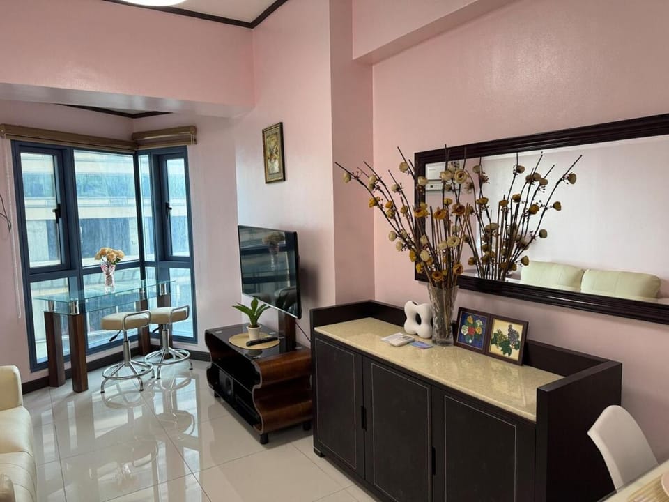Grand Riviera Suites 1201 Near US Embassy and St Luke's Medical Center Extension Clinic SLEC by Prime Stay Apartment in Manila City