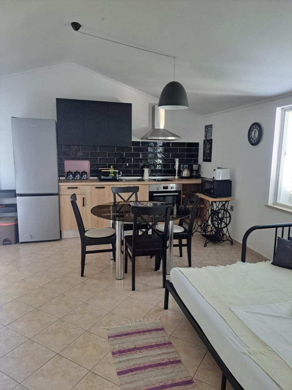 Coffee/tea facilities, Kitchen or kitchenette, Seating area, dishwasher, heating, oven