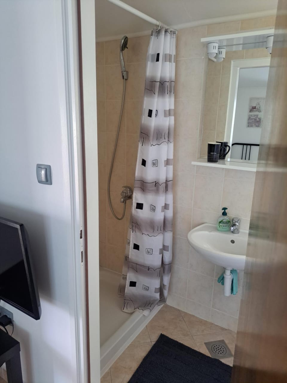 Shower, Bathroom, towels
