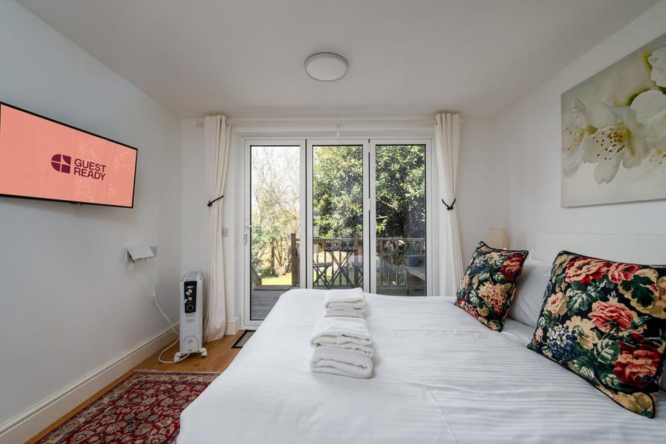 GuestReady - Charming studio with a private garden Apartment in London Borough of Camden
