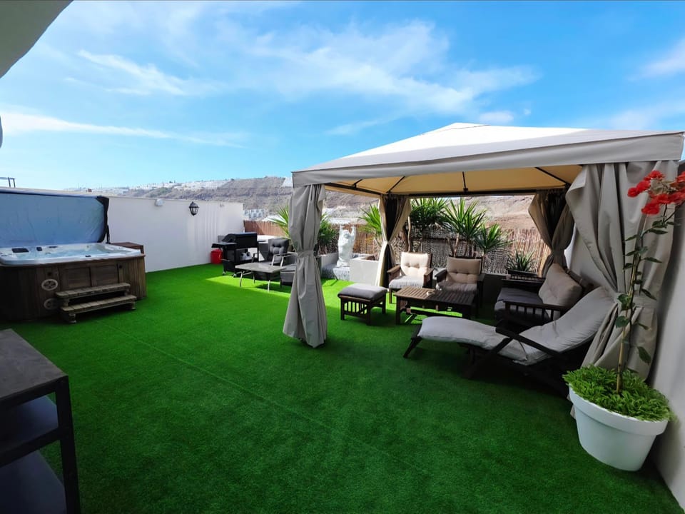 Casa Vikingo Holiday Home with optional Hot Tub House in Puerto Rico de Gran Canaria