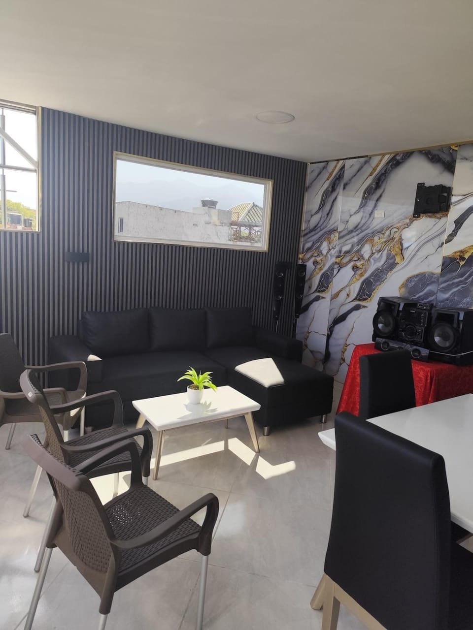 Living room, Seating area