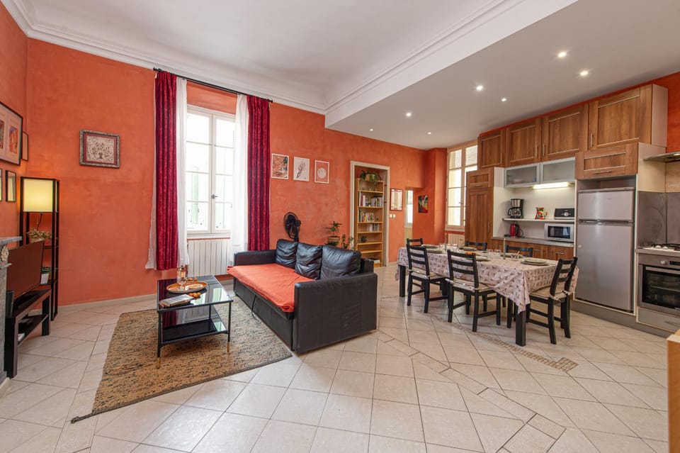 Grand appartement dans la vieille ville Apartment in Menton