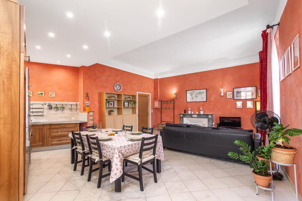Grand appartement dans la vieille ville Apartment in Menton