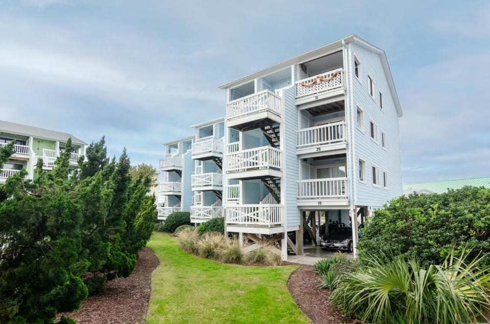 Heath Retreat by Bryant Real Estate House in Carolina Beach