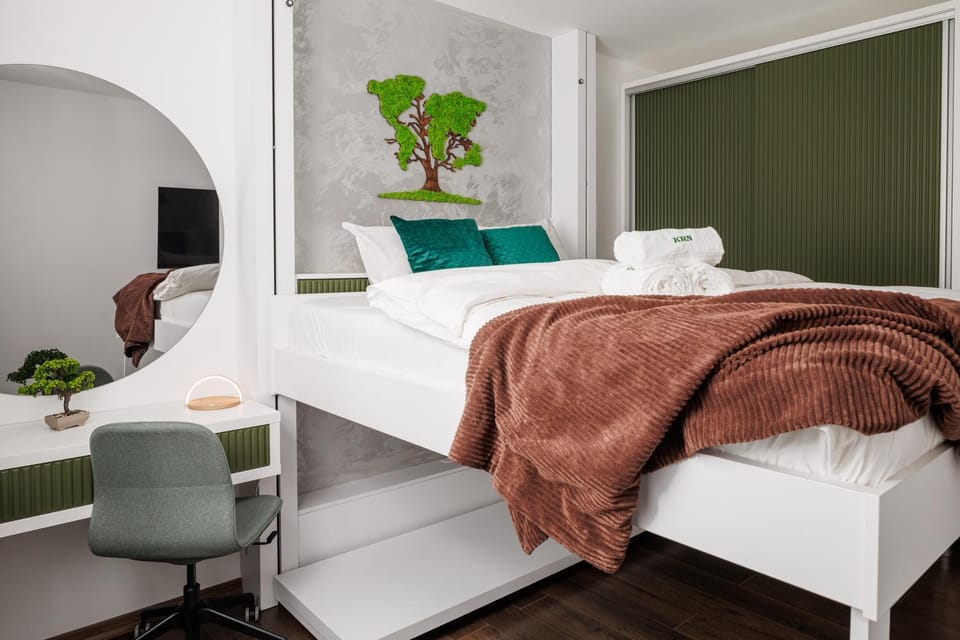 Bed, TV and multimedia, Photo of the whole room, Bedroom, storage, towels