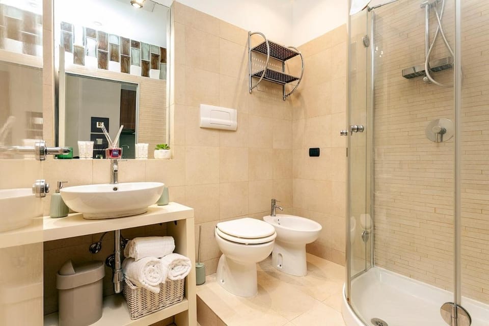 Shower, Toilet, Bathroom, bidet, towels