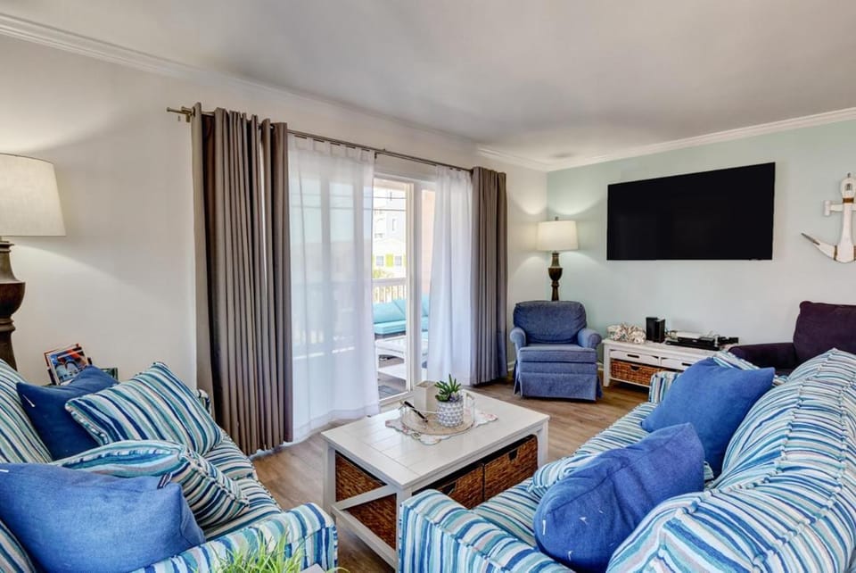 Toes in the Sand by Bryant Real Estate House in Carolina Beach
