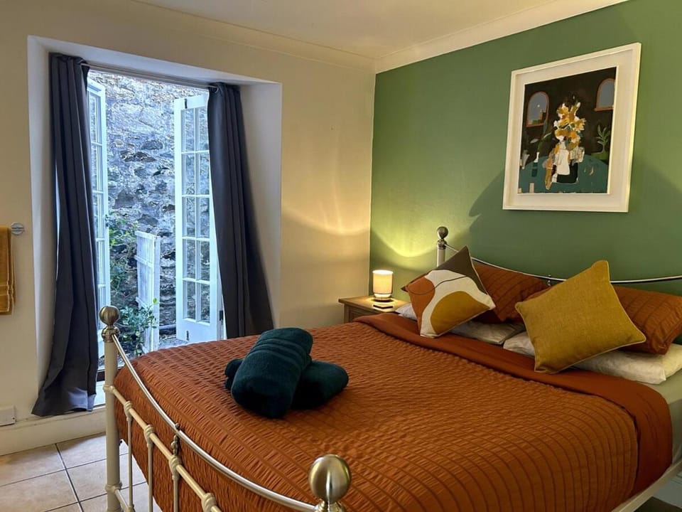 'Rocks' Sea Views with free parking in St Ives Apartment in Saint Ives