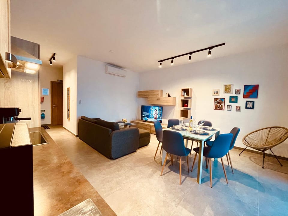 Communal lounge/ TV room