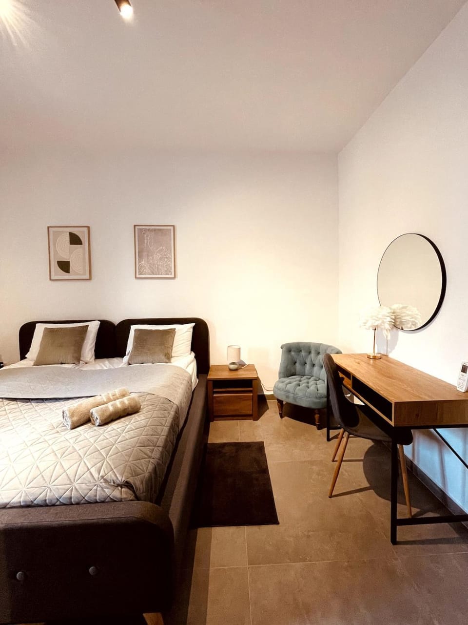 Photo of the whole room, Bedroom