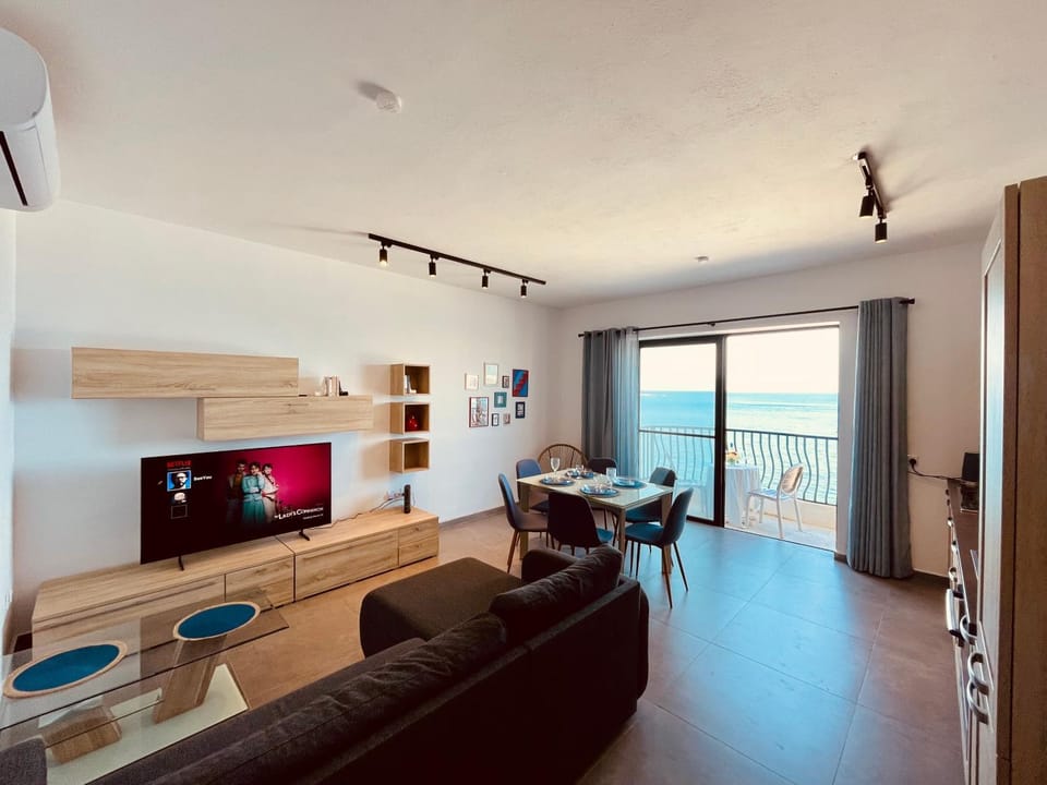 Communal lounge/ TV room, Living room, Seating area, Dining area, Sea view