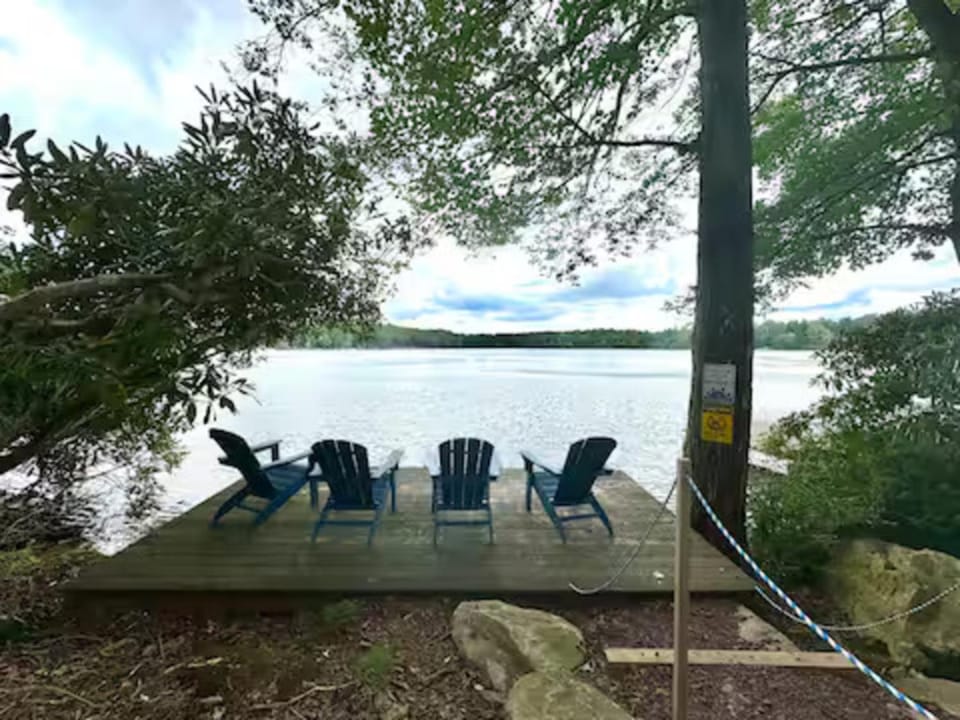 Lake View Cottage - Private Dock and Fire Pit House in Hickory Run State Park