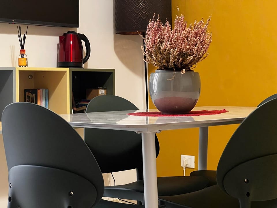 Living room, Seating area, Dining area
