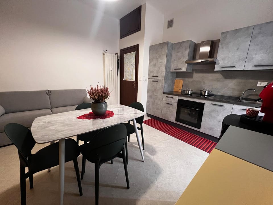 Kitchen or kitchenette, Living room, Seating area, stove