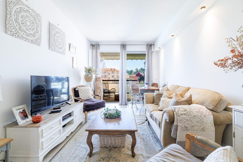 Communal lounge/ TV room, TV and multimedia, Living room, Seating area
