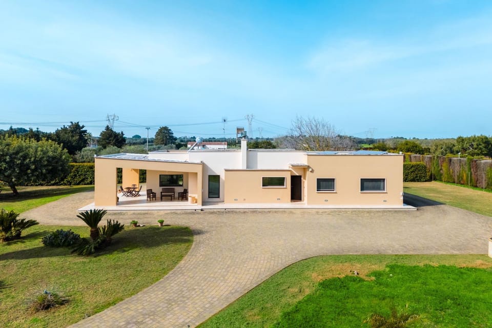 Property building, Spring, Day, Garden, Garden view
