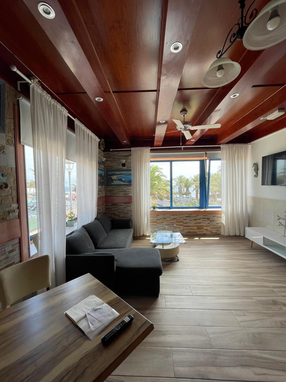 Apartamento Costa Mar, Primera línea del mar, 20 metros de playa Bastian Apartment in Costa Teguise