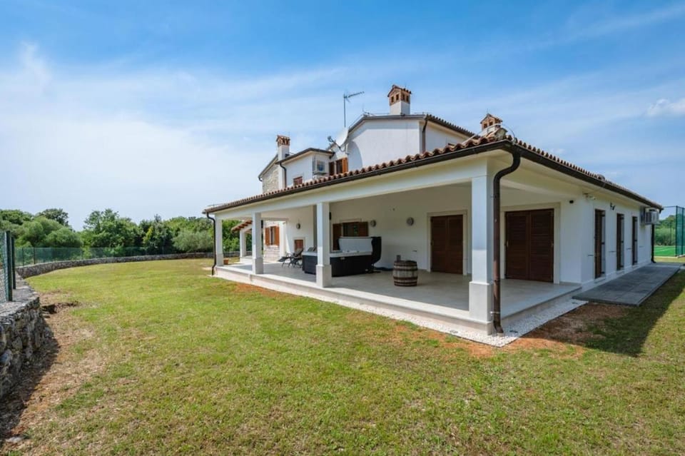 Property building, Day, Natural landscape, Garden view