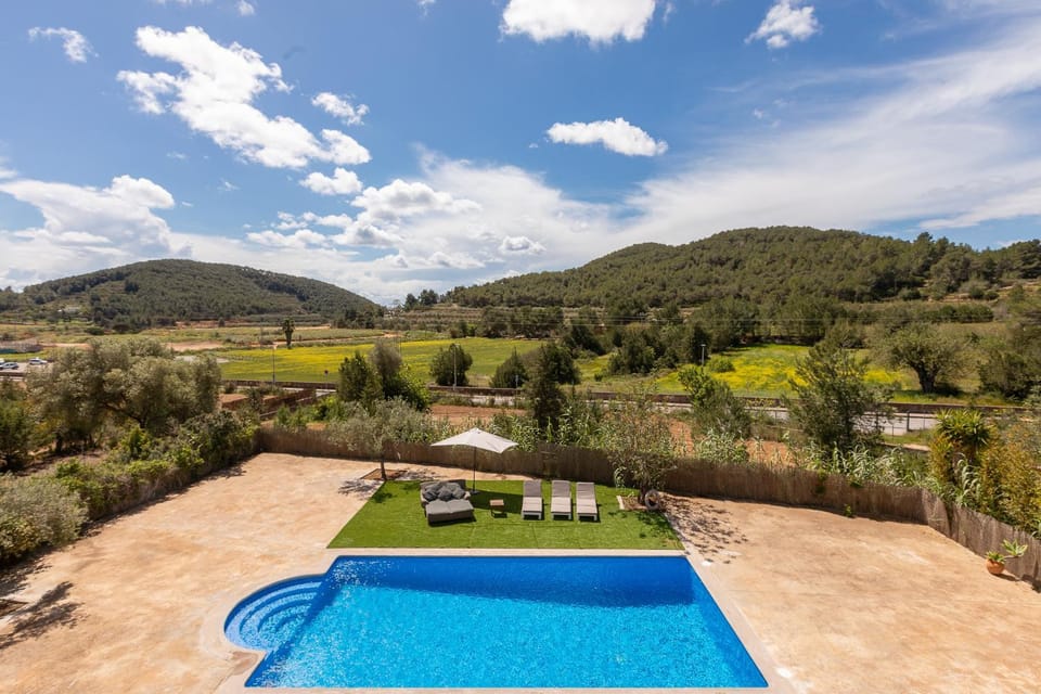 Natural landscape, Mountain view, Pool view, Swimming pool, sunbed